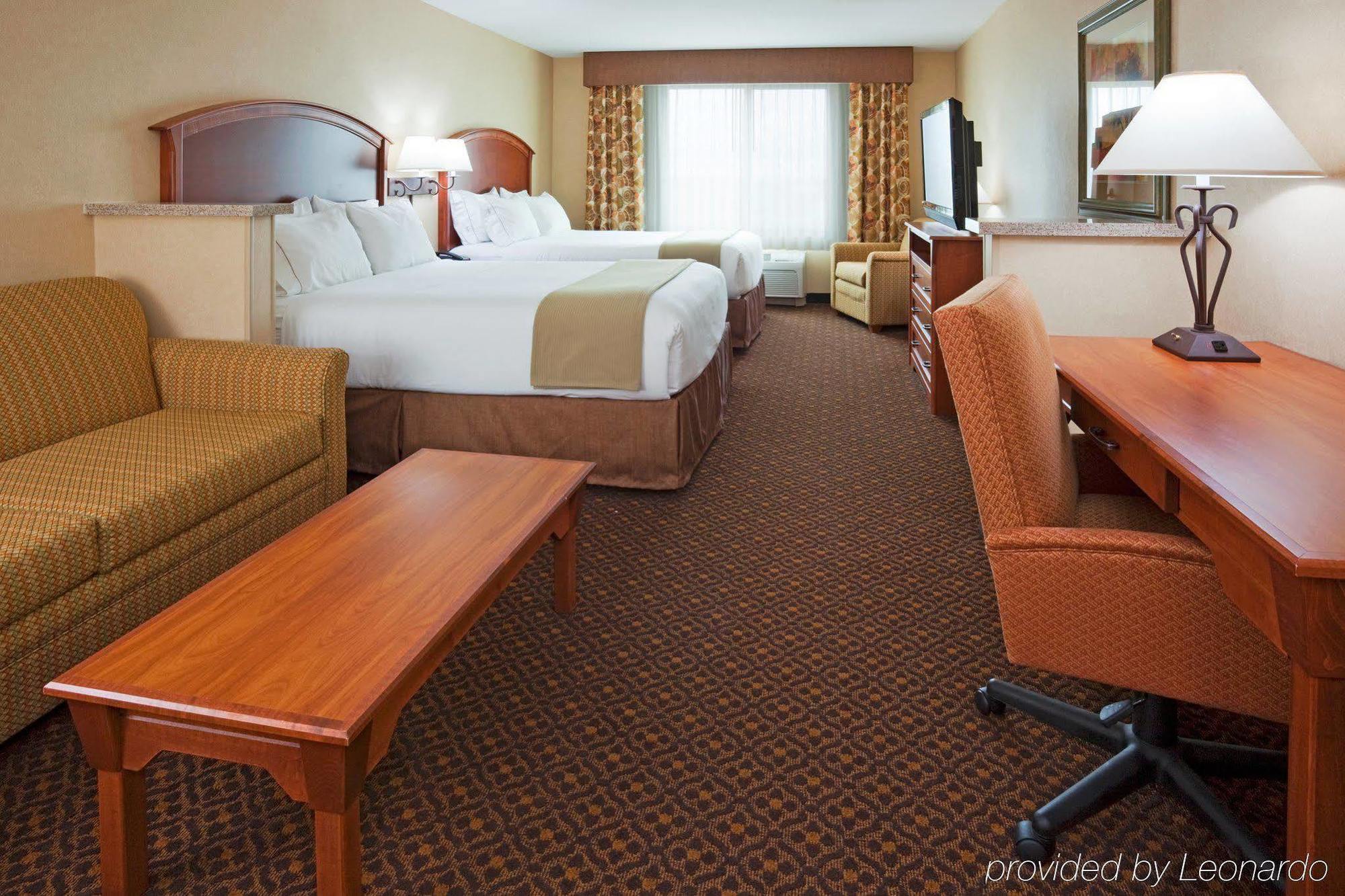 Holiday Inn Express & Suites Mitchell, An Ihg Hotel חדר תמונה