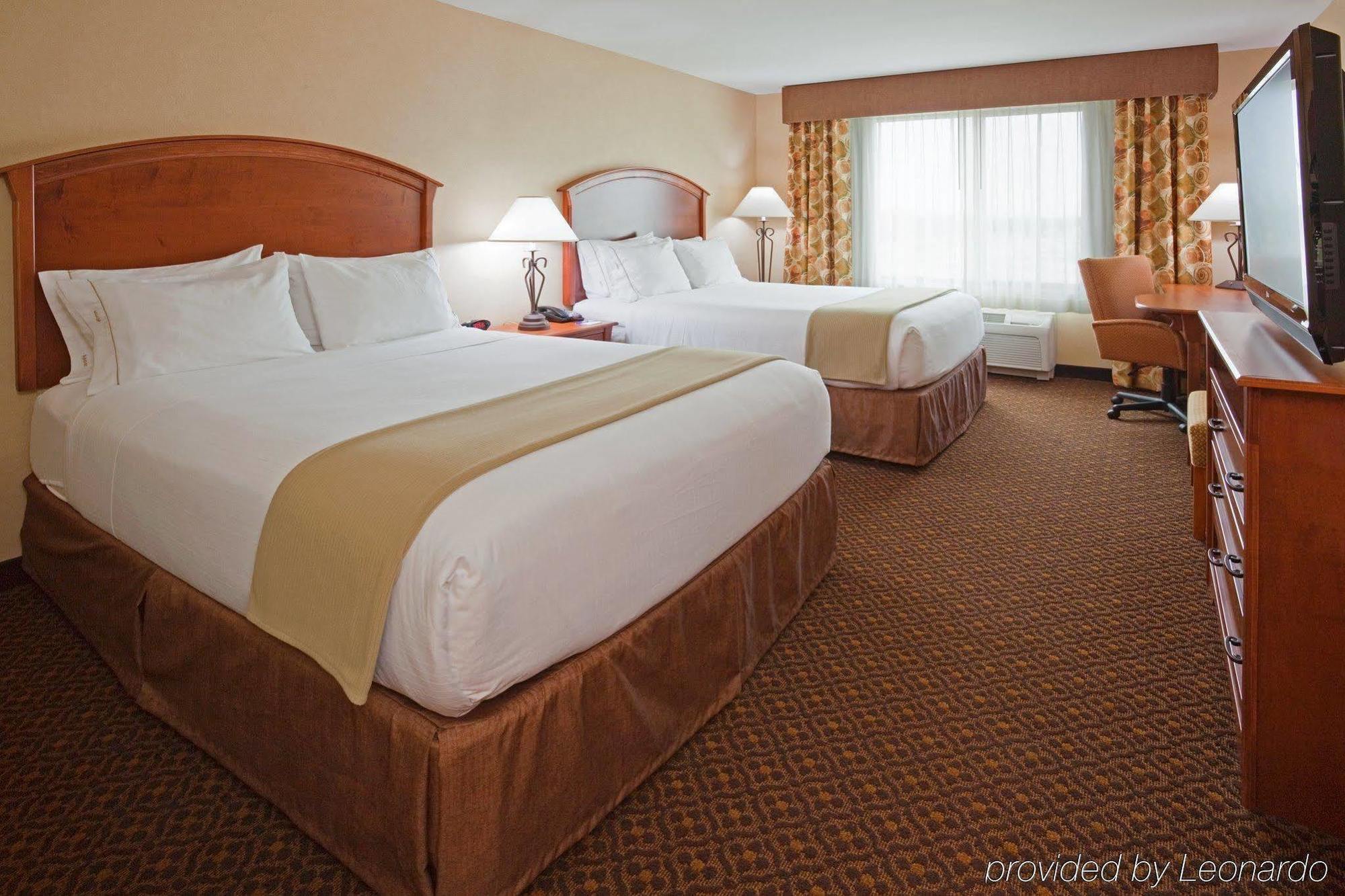 Holiday Inn Express & Suites Mitchell, An Ihg Hotel חדר תמונה